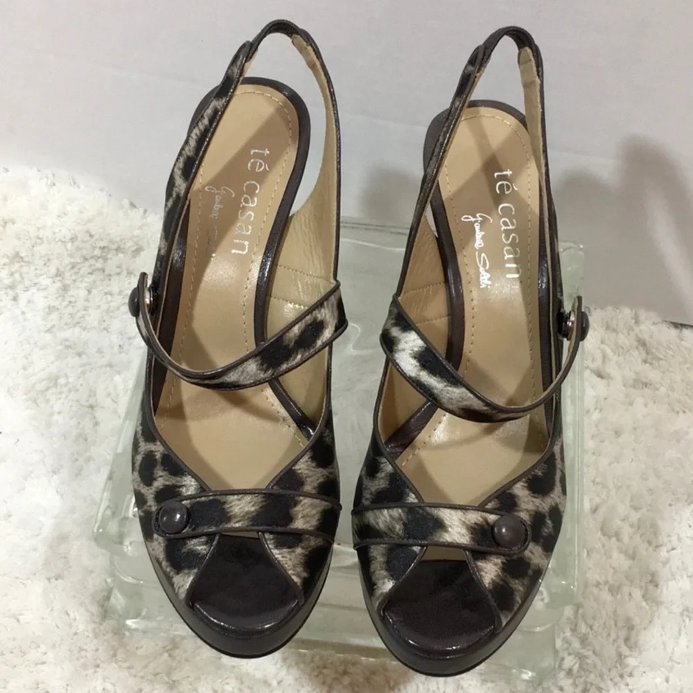Te Casan NY animal print platform wedge